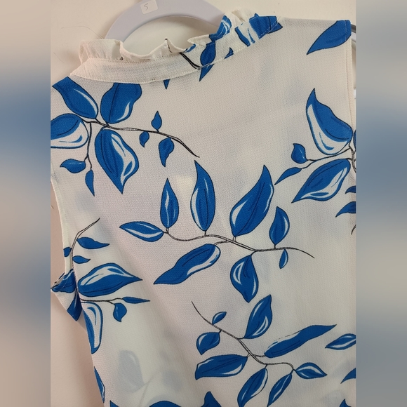Harve Benard White Blue Leaf Semi Sheer Sleevless Ruffled Collar Top Size M - Picture 6 of 8